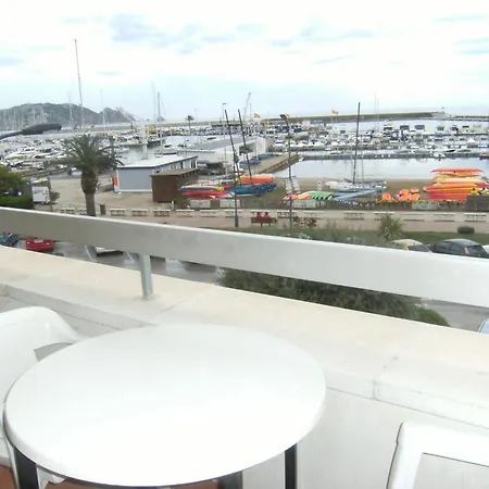 Beachfront In Spain With Marina Views 公寓 *