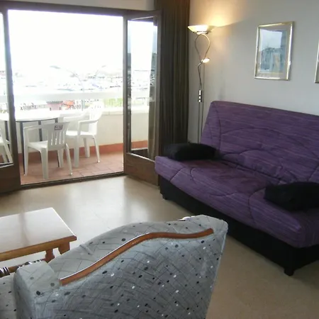 Beachfront In Spain With Marina Views 埃斯塔蒂特