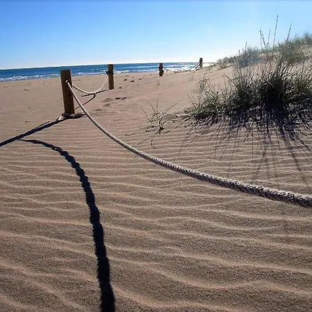 Beachfront In Spain With Marina Views 公寓 *